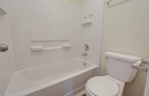 $2,100 | 10410 Solitude Way, Houston, TX 77044