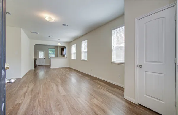 $2,100 | 10410 Solitude Way, Houston, TX 77044