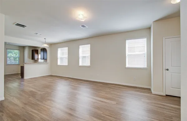 $2,100 | 10410 Solitude Way, Houston, TX 77044