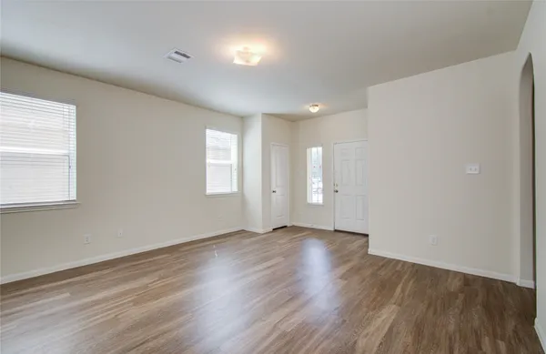 $2,100 | 10410 Solitude Way, Houston, TX 77044