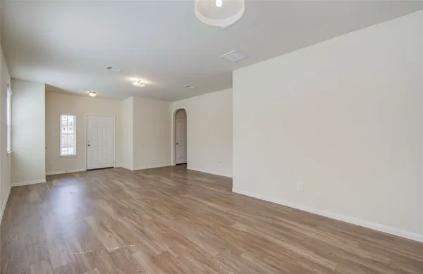 $2,100 | 10410 Solitude Way, Houston, TX 77044