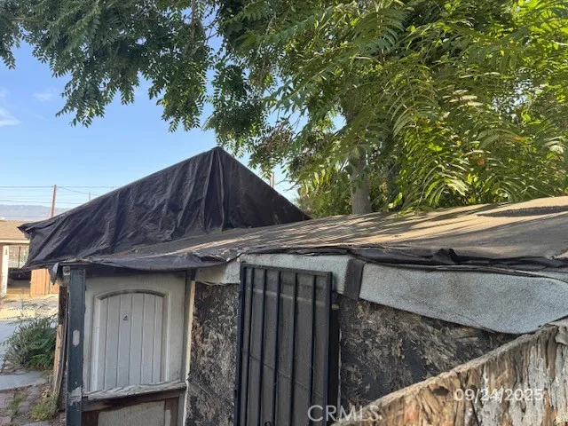 a view of a two chairs in a yard