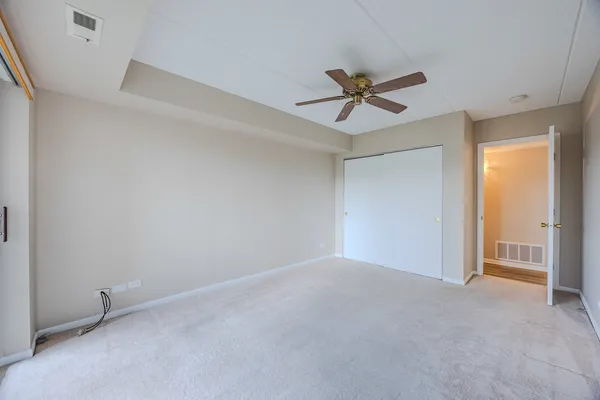 $195,000 | 920 Vose Drive, Unit 304, Gurnee, IL 60031