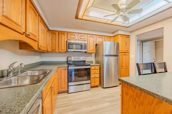 $195,000 | 920 Vose Drive, Unit 304, Gurnee, IL 60031