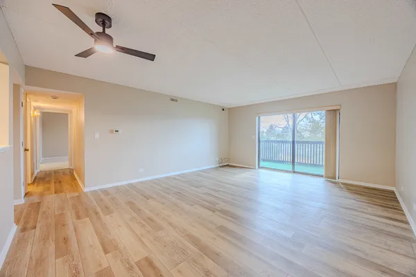 $195,000 | 920 Vose Drive, Unit 304, Gurnee, IL 60031