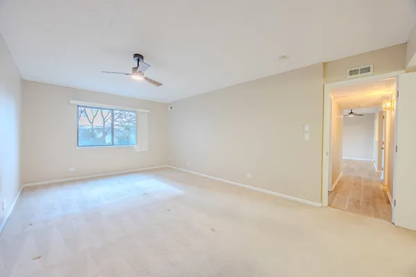 $195,000 | 920 Vose Drive, Unit 304, Gurnee, IL 60031