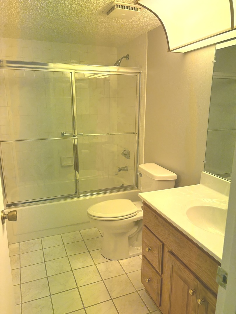 920 Vose Drive, Unit 304 Gurnee, IL 60031 - Photo 7 of 20