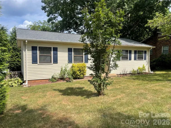 $1,400 | 1238 12th Street Northeast, Hickory, NC 28601