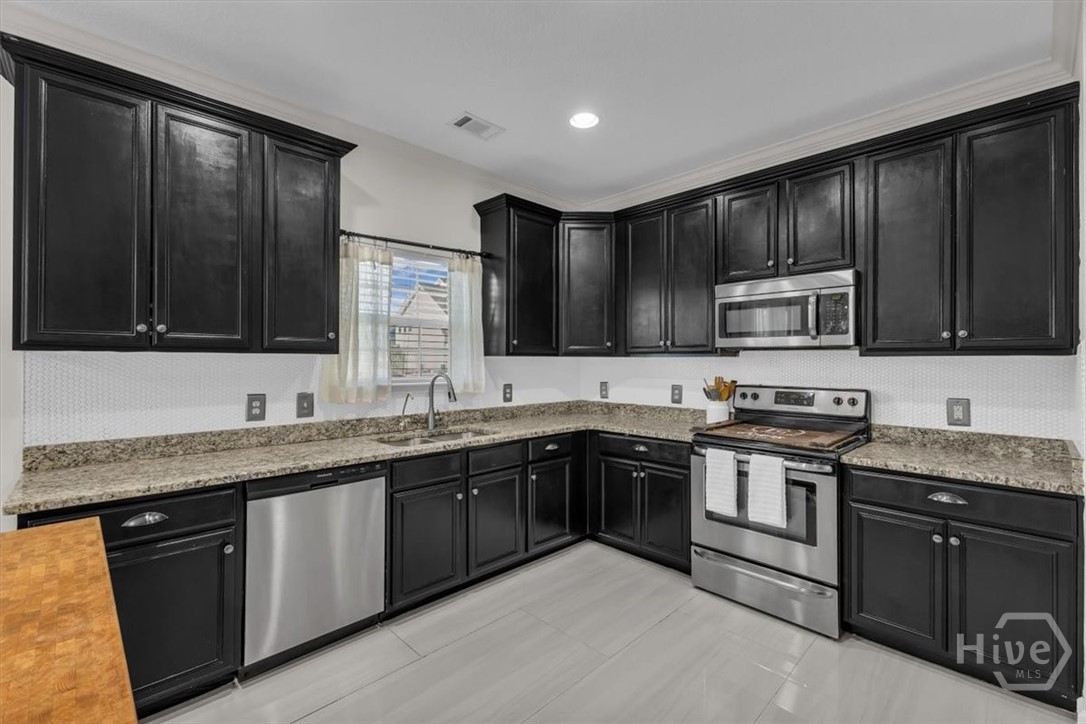 11 Rhett Lane Richmond Hill, GA 31324 - Photo 20 of 66 Kitchen with lots of cabinet space
