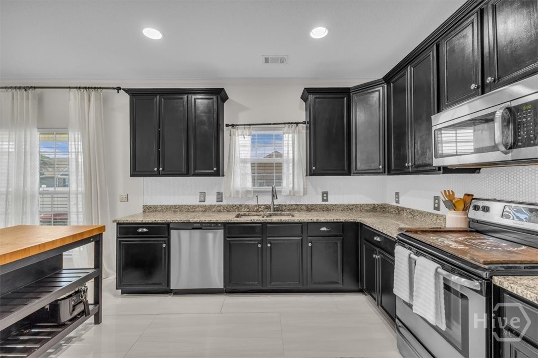11 Rhett Lane Richmond Hill, GA 31324 - Photo 22 of 66 Kitchen with stainless appliances