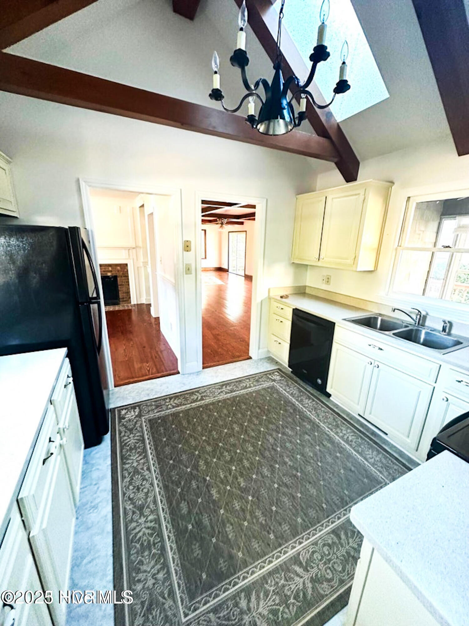 906 Point Court New Bern, NC 28560 - Photo 4 of 18 20231108235942757354000000-o