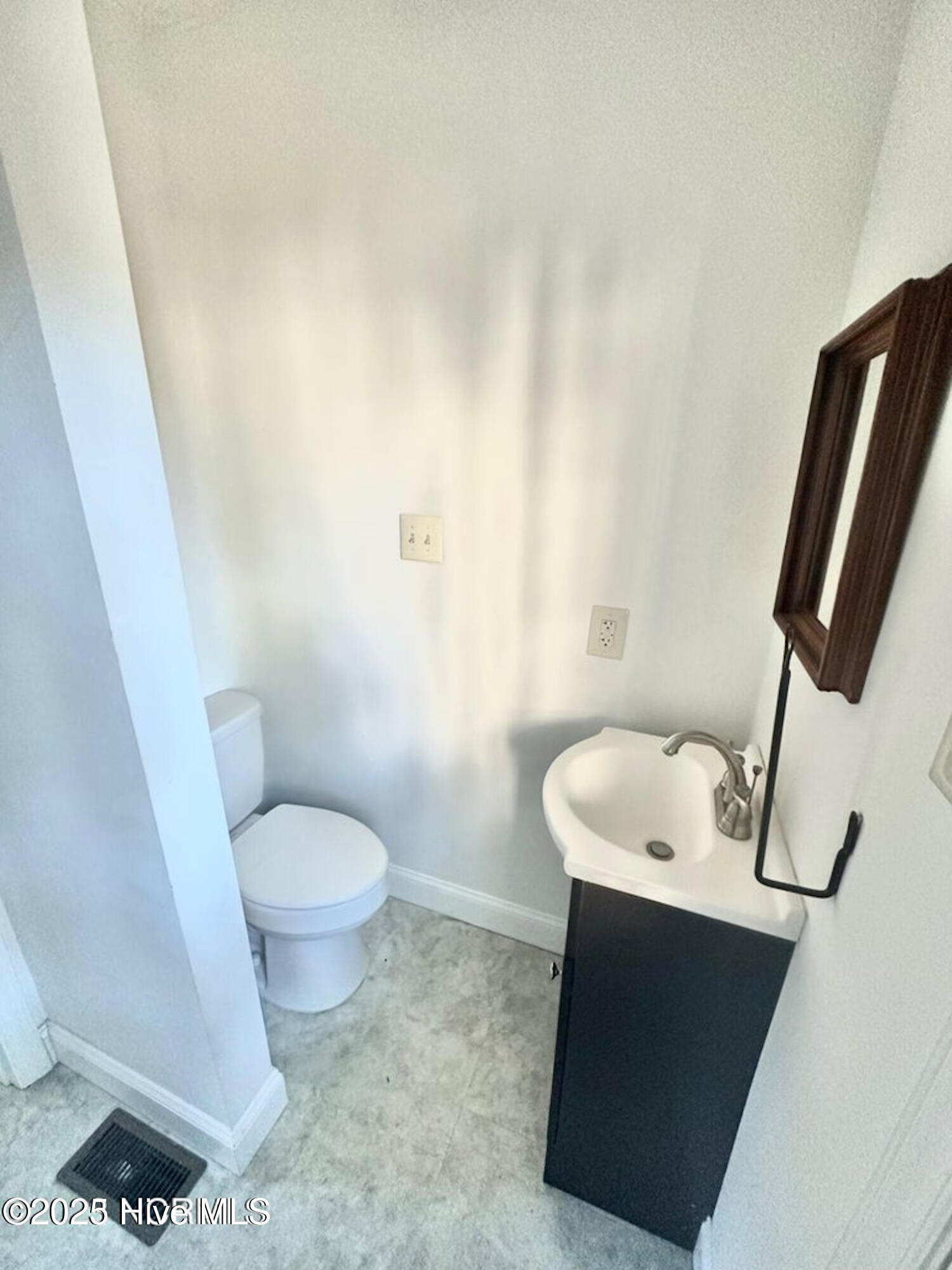 906 Point Court New Bern, NC 28560 - Photo 6 of 18 20231108235937773646000000-o