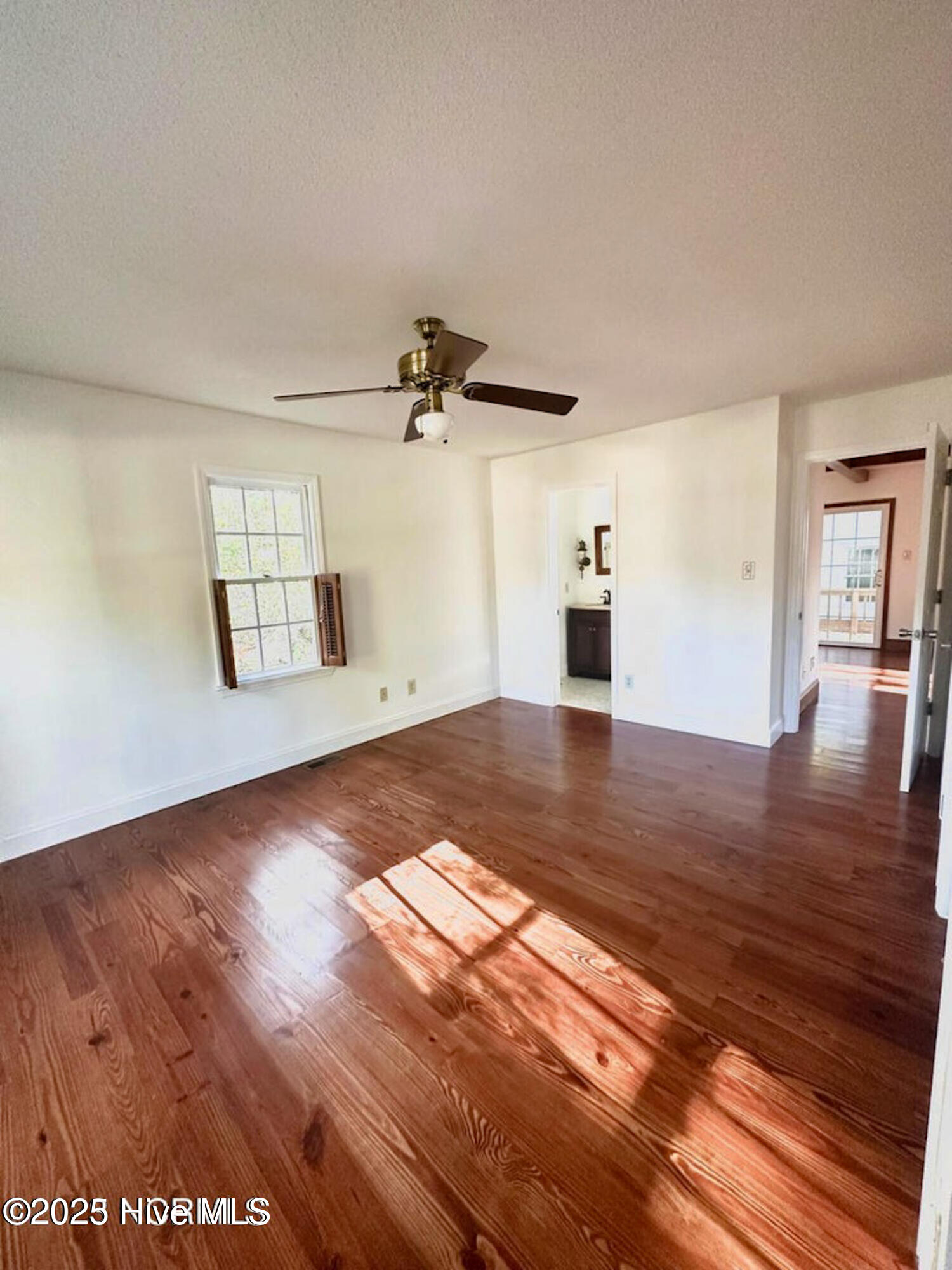 906 Point Court New Bern, NC 28560 - Photo 10 of 18 20231108235949958210000000-o