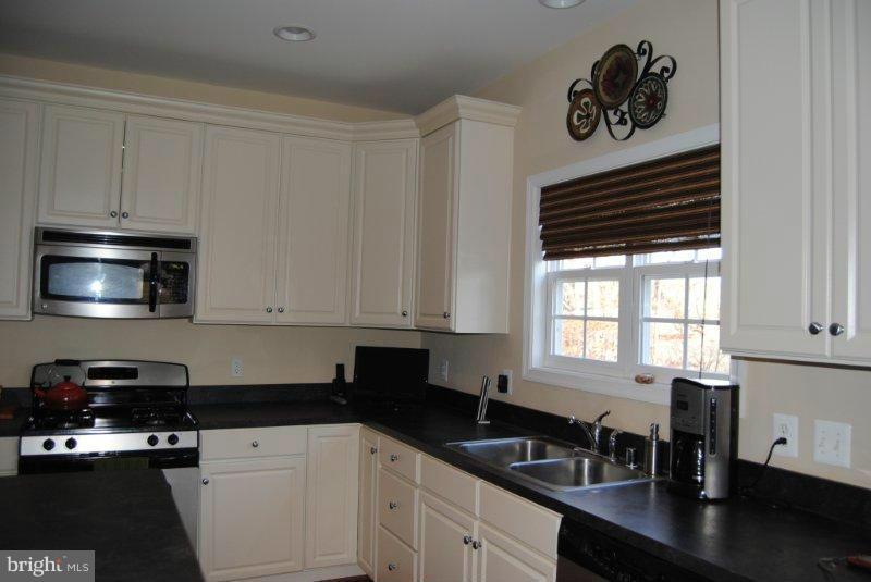 238 Toluca Road Stafford, VA 22556 - Photo 6 of 24 Kitchen