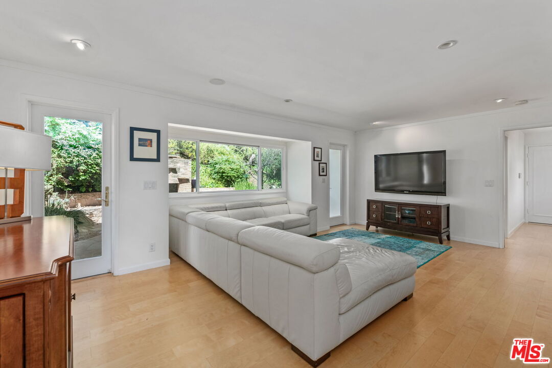 2601 Cordelia Road Los Angeles, CA 90049 - Photo 21 of 43 a living room with furniture and a flat screen tv
