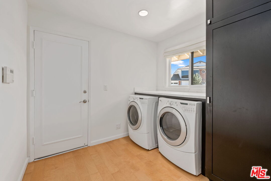 2601 Cordelia Road Los Angeles, CA 90049 - Photo 25 of 43 a utility room with dryer and washer
