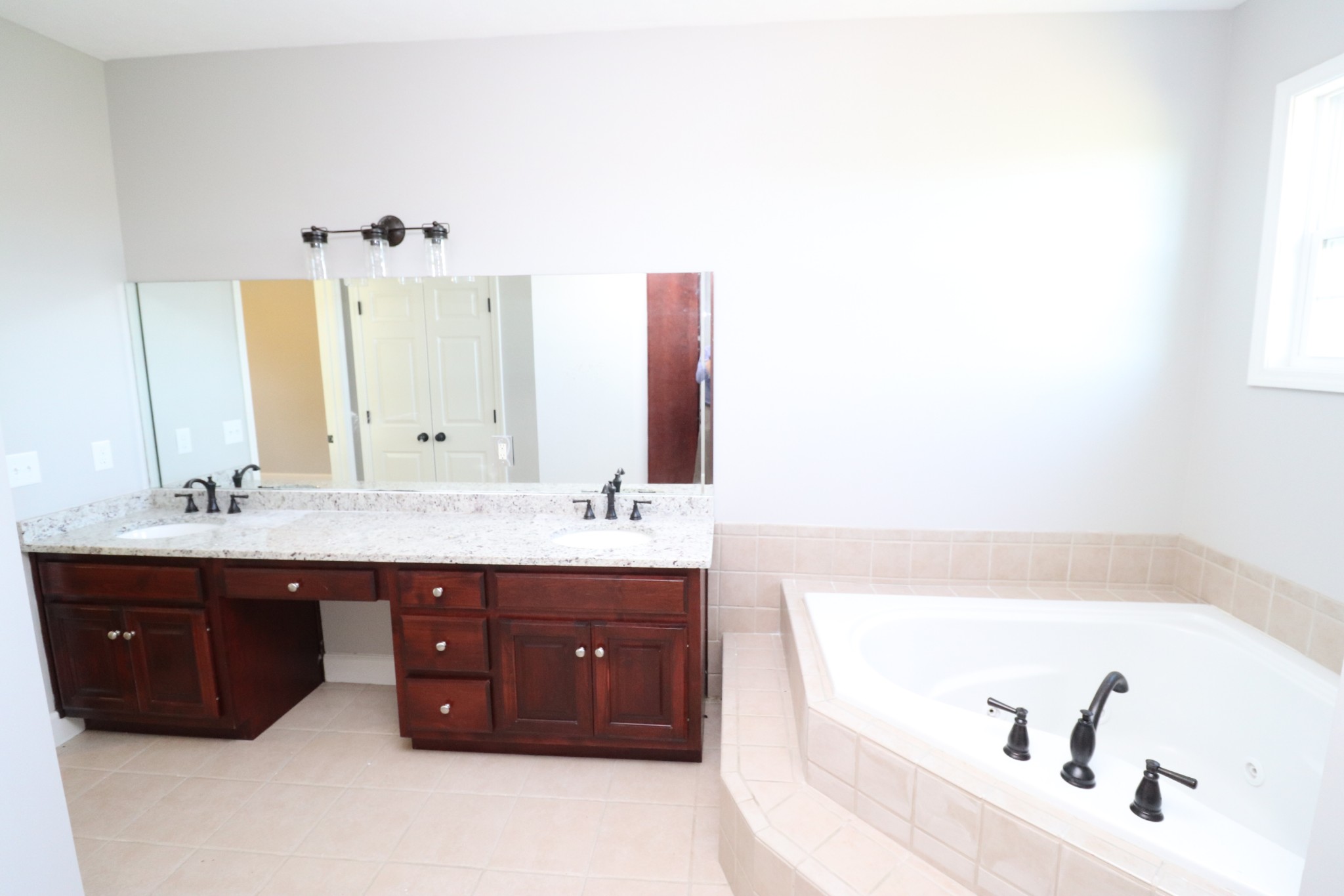 1180 Coleytown Road Lafayette, TN 37083 - Photo 20 of 42 a spacious bathroom with a tub sink and mirror