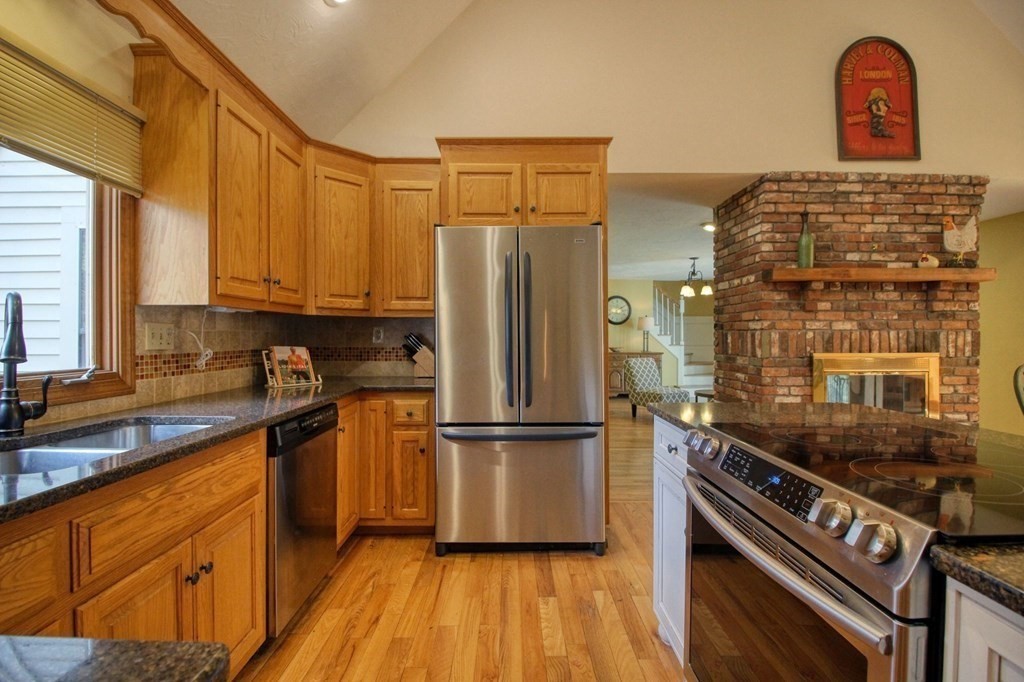 31 Robin Road Norfolk, MA 02056 - Photo 3 of 35 Gallery Image 3