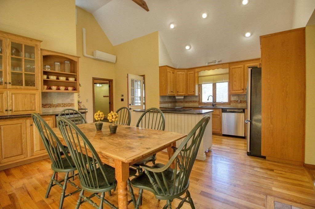 31 Robin Road Norfolk, MA 02056 - Photo 7 of 35 Gallery Image 7