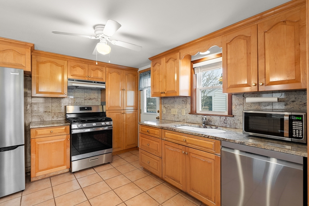 75 Pilgrim Avenue Wareham, MA 02571 - Photo 10 of 42