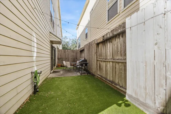 a view of yard from a balcony