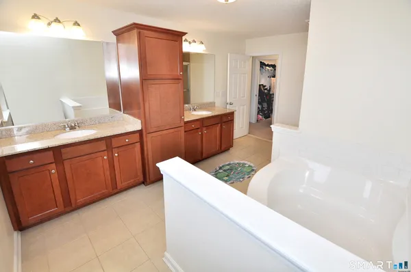 $499,000 | 19 Lexie Lane, Unit 19, South Windsor, CT 06074