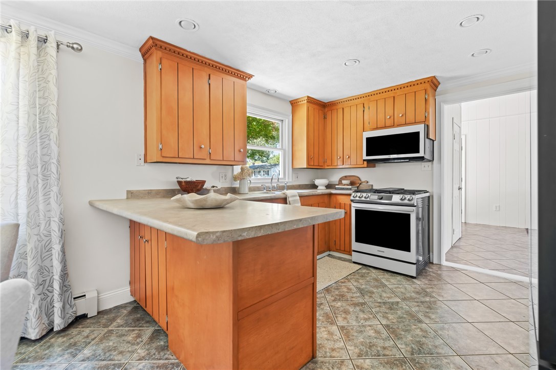 121 Kerri Lyn Road Warwick, RI 02889 - Photo 5 of 26