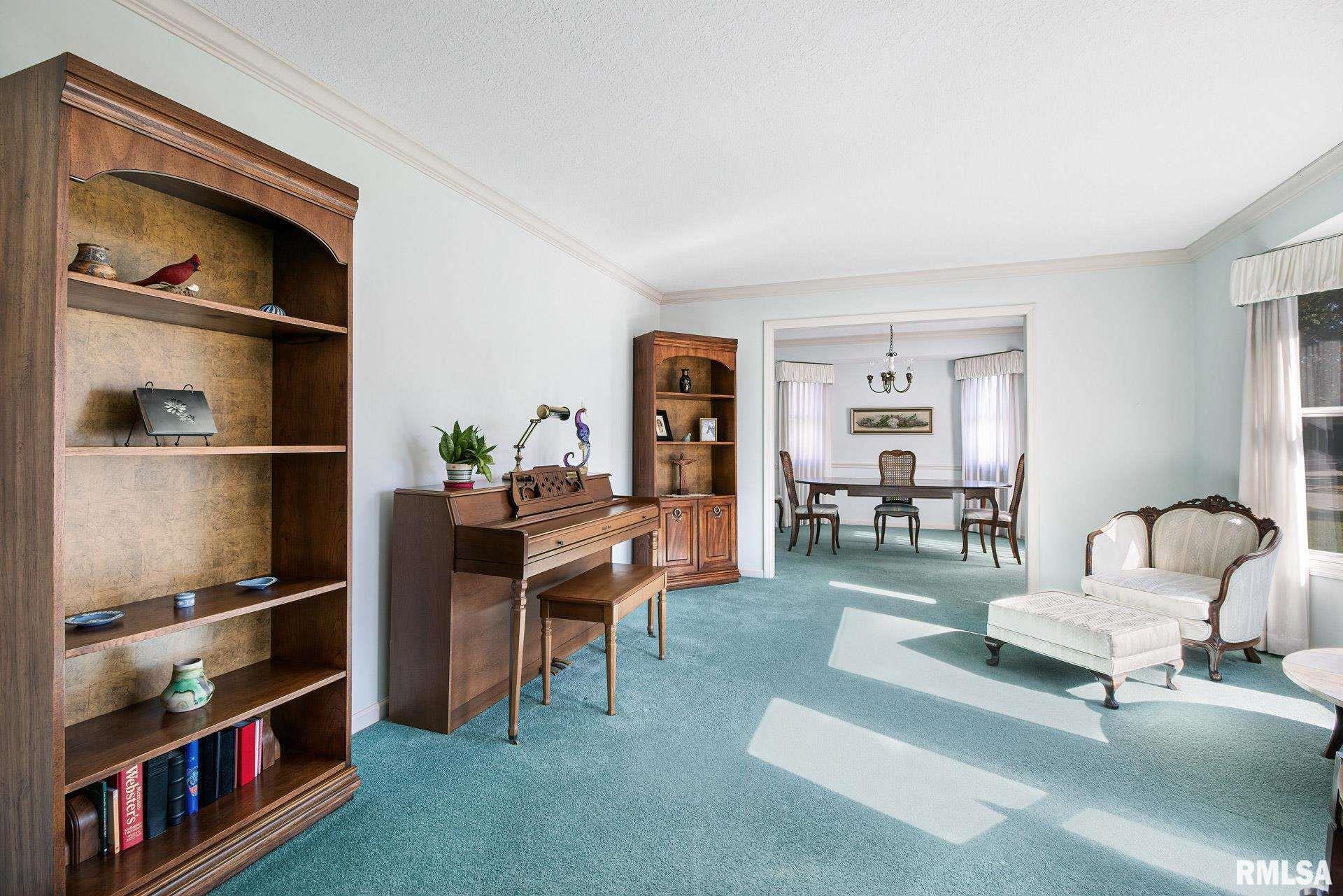 4452 Spring Street Davenport, IA 52807 - Photo 5 of 35 Gallery Image 5
