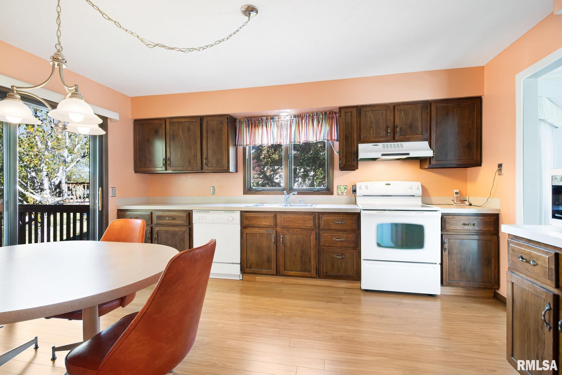 4452 Spring Street Davenport, IA 52807 - Photo 9 of 35 Gallery Image 9