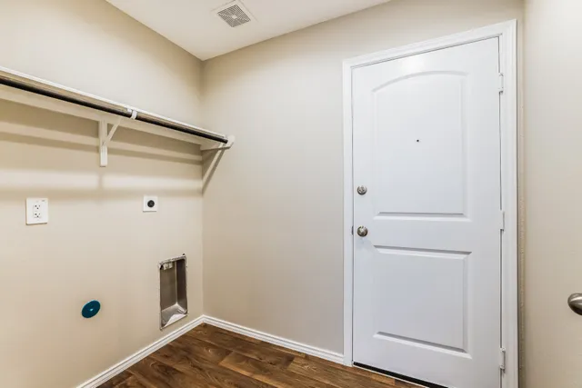 a view of utility room