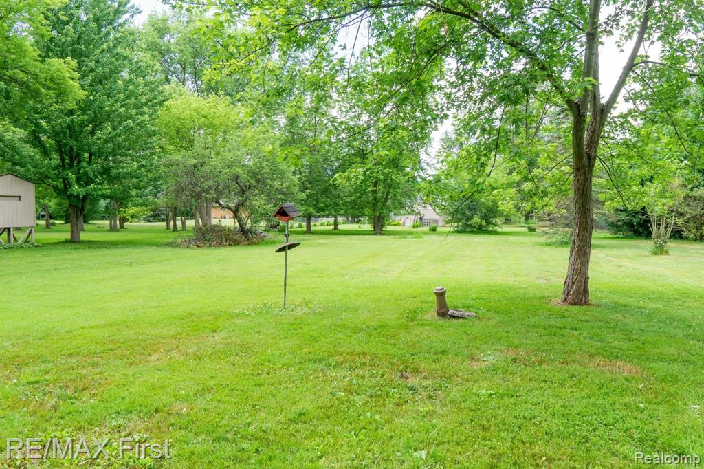 930 Grace Avenue Rochester Hills, MI 48307 - Photo 6 of 35