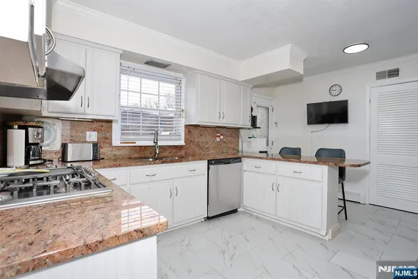 $999,000 | 294 Coolidge Avenue, Englewood, NJ 07631