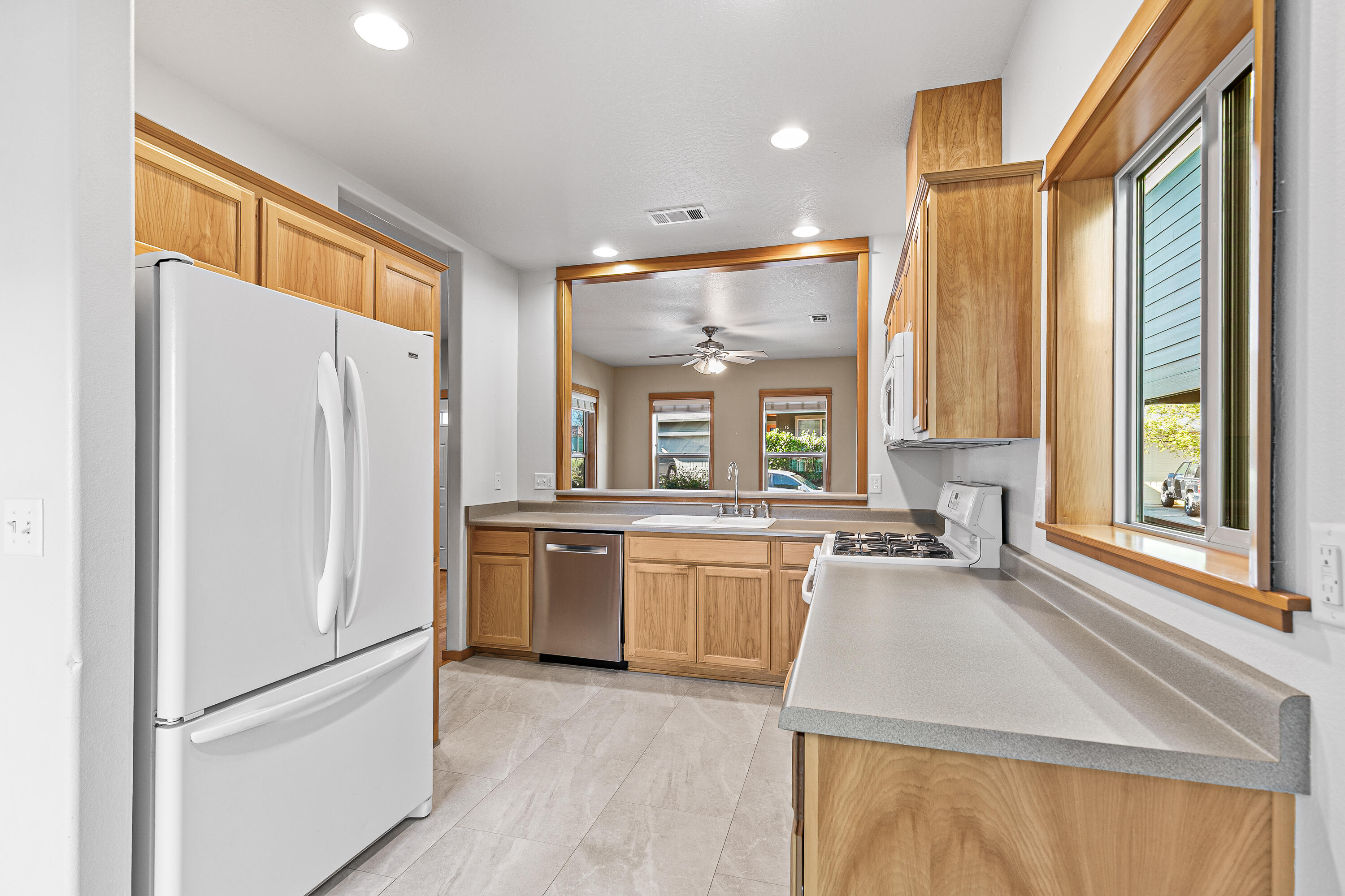 5 Logan Way Talent, OR 97540 - Photo 12 of 35 9R9A6284