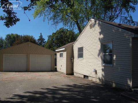 4106 Risedorph Street Burton, MI 48509 - Photo 5 of 19 20131454-4.JPG