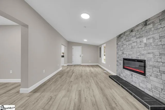 $299,000 | 135 Commercial Circle, Westminster, SC 29693