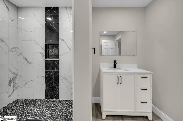 $299,000 | 135 Commercial Circle, Westminster, SC 29693