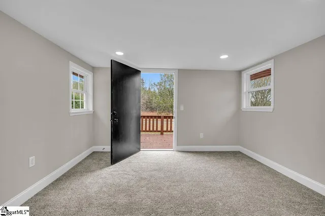 $299,000 | 135 Commercial Circle, Westminster, SC 29693