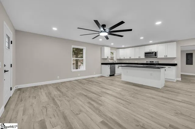 $299,000 | 135 Commercial Circle, Westminster, SC 29693