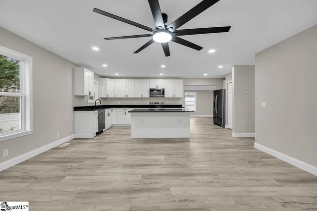 $299,000 | 135 Commercial Circle, Westminster, SC 29693