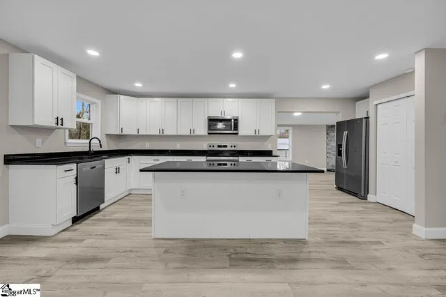 $299,000 | 135 Commercial Circle, Westminster, SC 29693