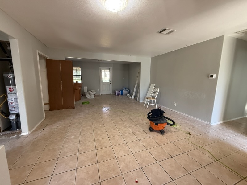 5609 Gloucester Lane Austin, TX 78723 - Photo 3 of 7 a living room with furniture