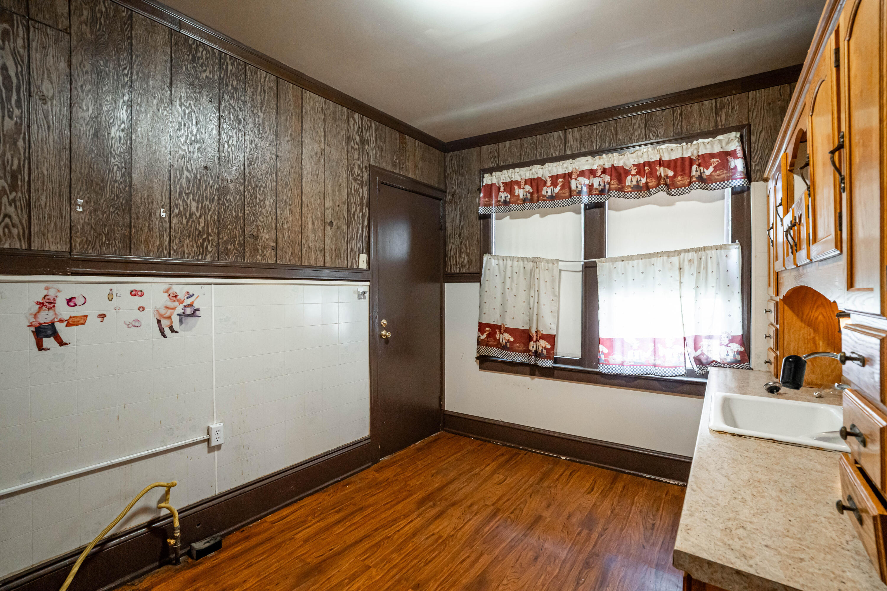 2043 North 28th Street Milwaukee, WI 53208 - Photo 11 of 42 DSC08115