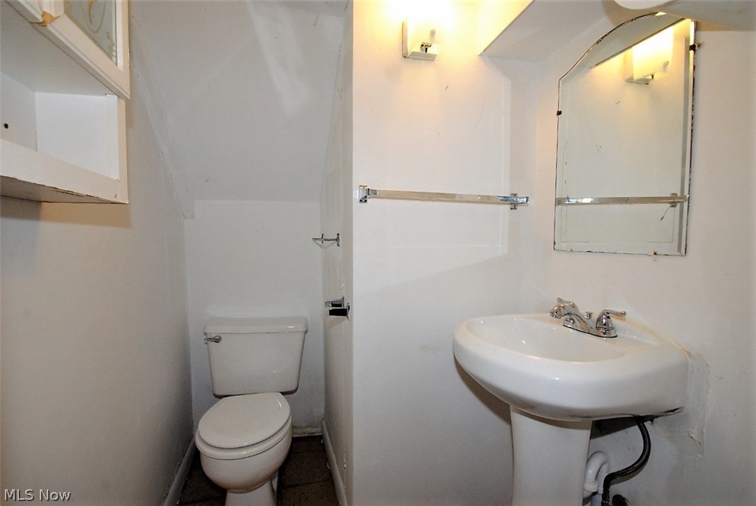 849 Beverly Road Cleveland Heights, OH 44121 - Photo 23 of 25 Basement half bath.
