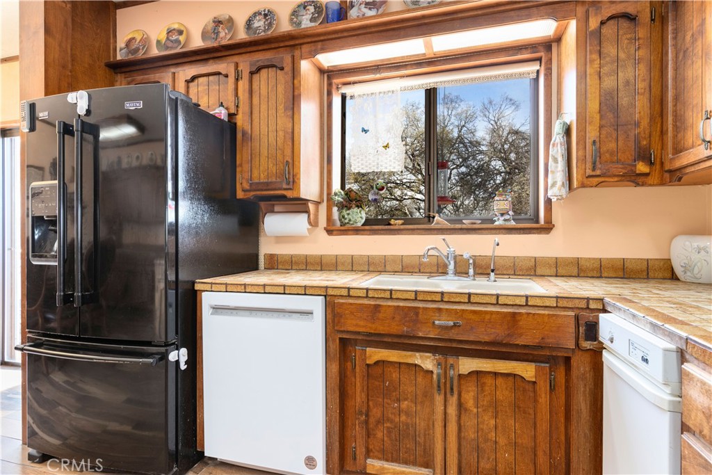 340 Fritch Road Lakeport, CA 95453 - Photo 15 of 65 a kitchen with stainless steel appliances granite countertop a refrigerator and a sink