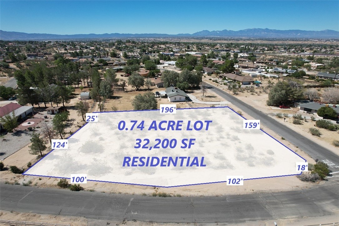 a sign that is sitting on the side of a road