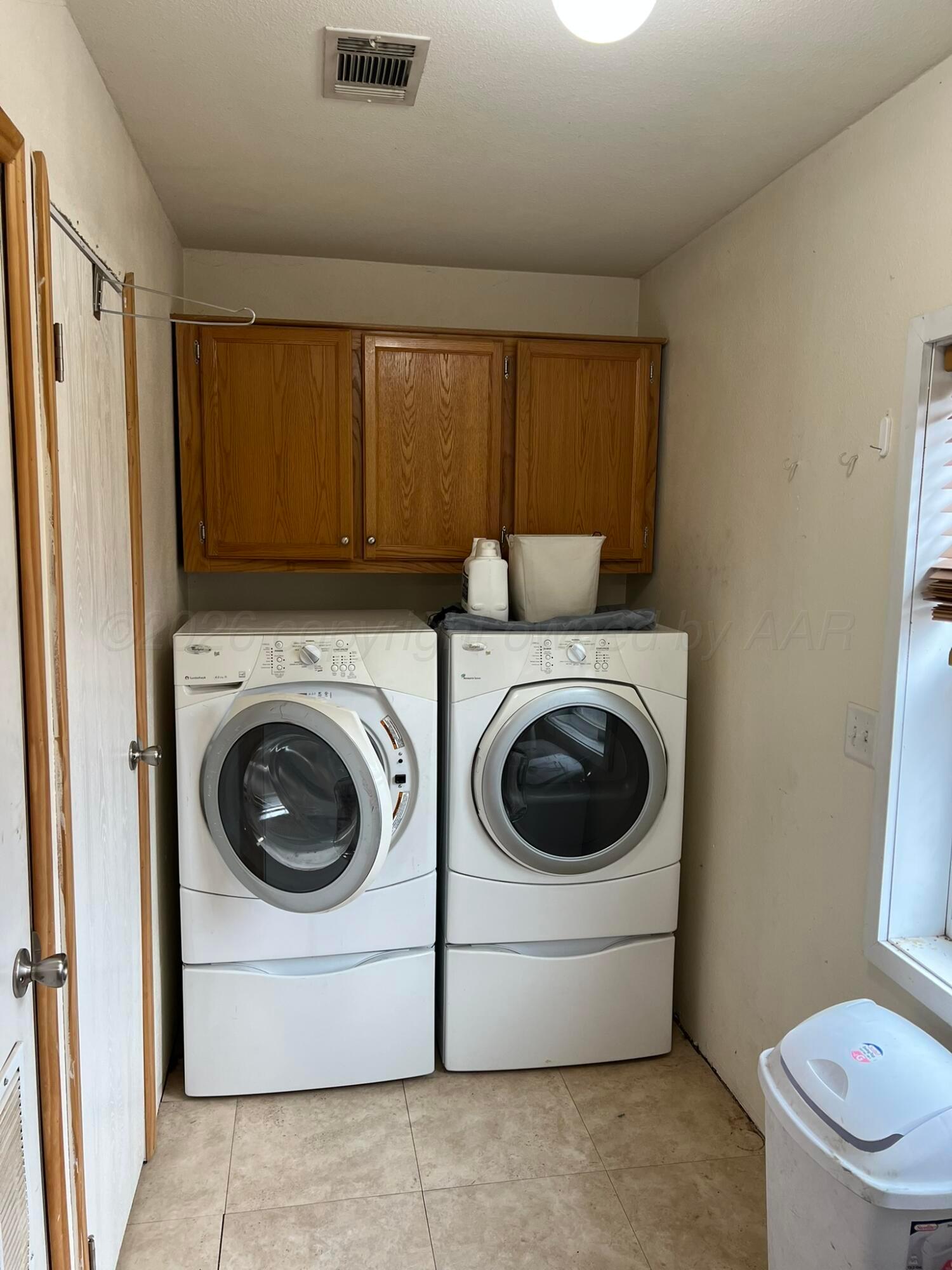 707 Conklin Street Canadian, TX 79014 - Photo 16 of 38 a utility room with dryer and washer
