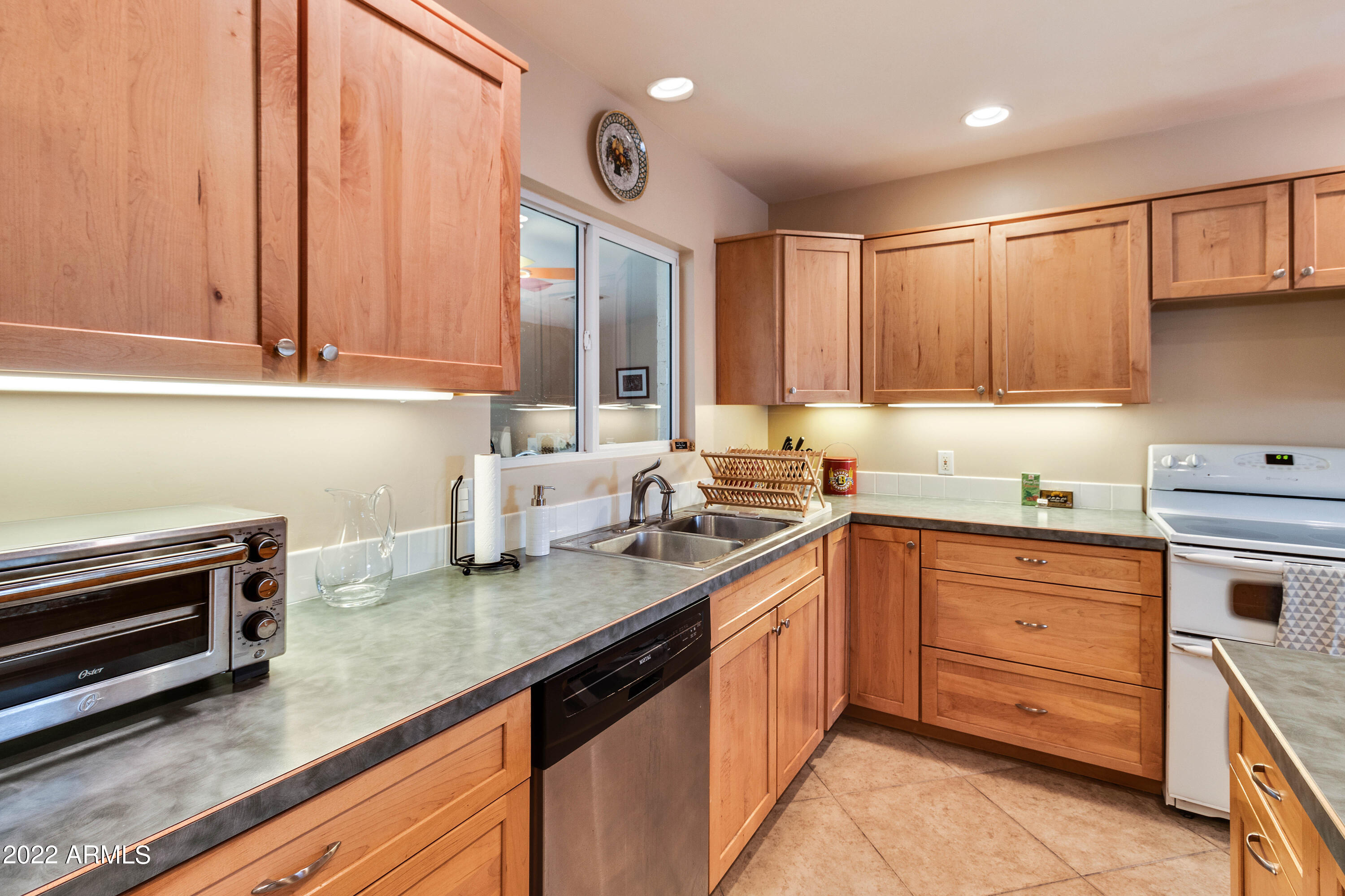 3660 North 52nd Street Phoenix, AZ 85018 - Photo 25 of 37 Kitchen Counters