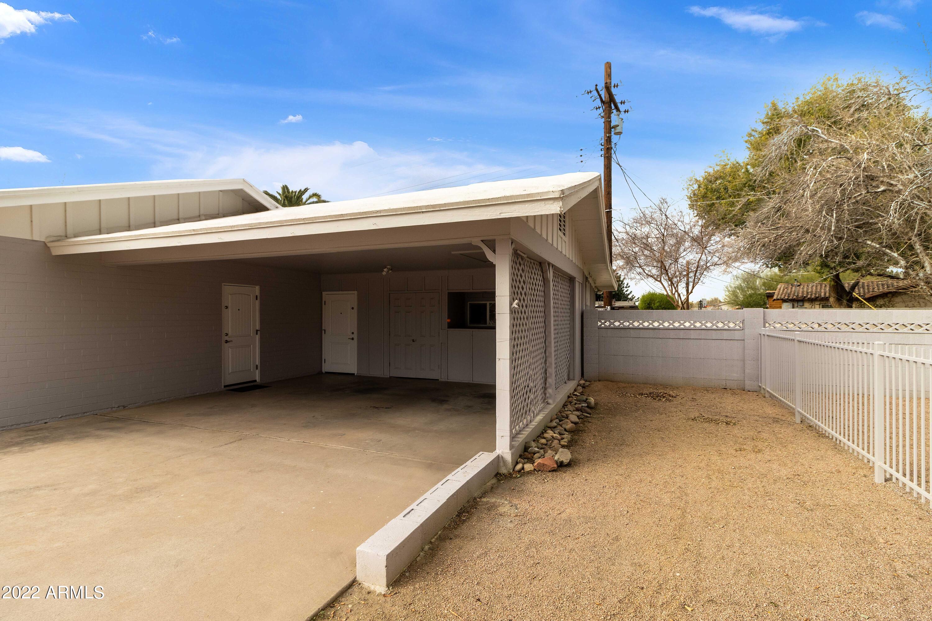 3660 North 52nd Street Phoenix, AZ 85018 - Photo 5 of 37 Side Yard