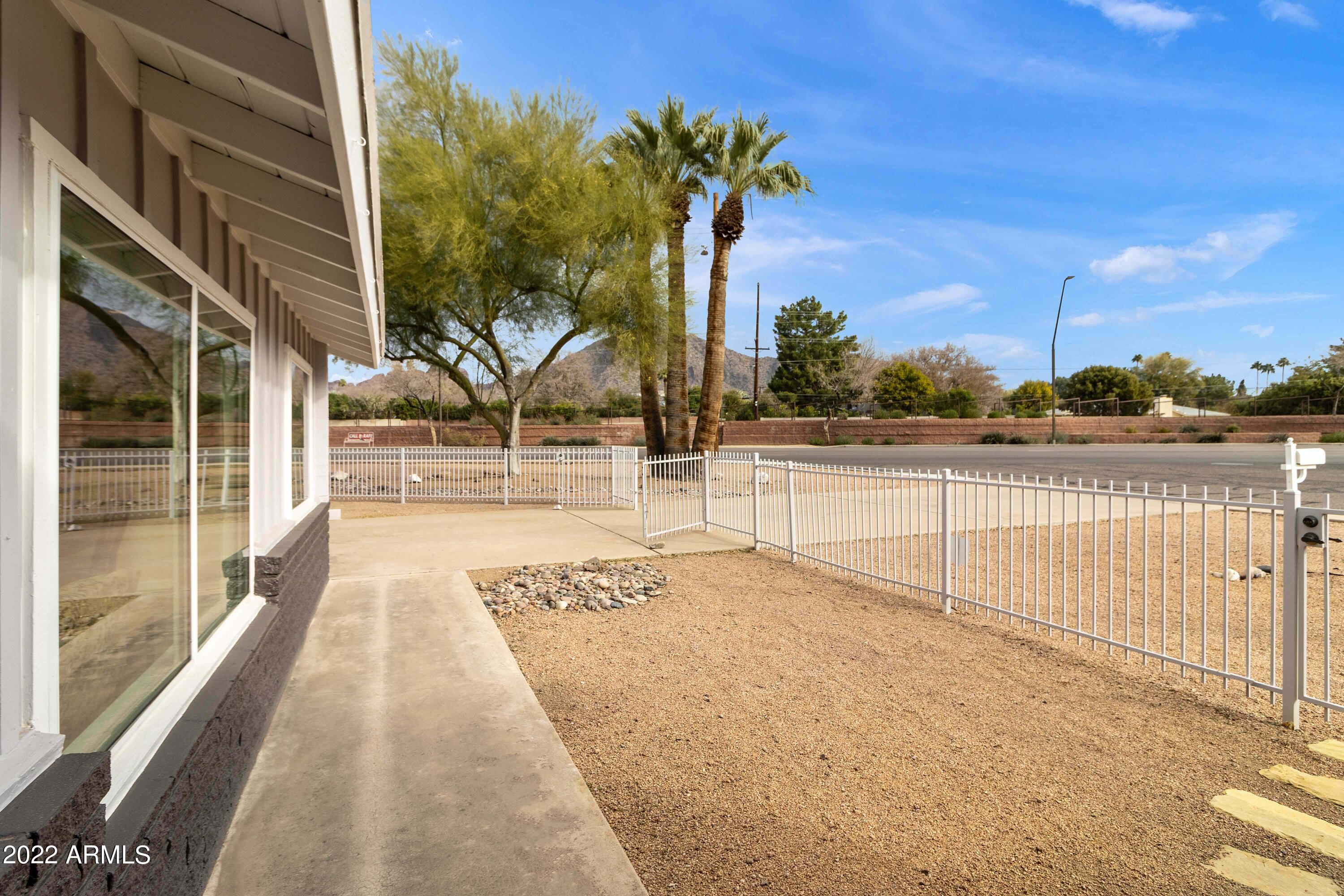 3660 North 52nd Street Phoenix, AZ 85018 - Photo 7 of 37 Camelback Mountain