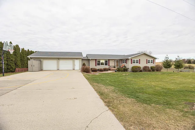$405,000 | 386 St Rose Road, Cuba City, WI 53807